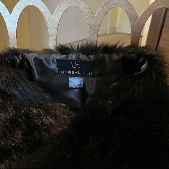 NWOT Faux Fur Wrap by Unreal Fur - Picture 6 of 6